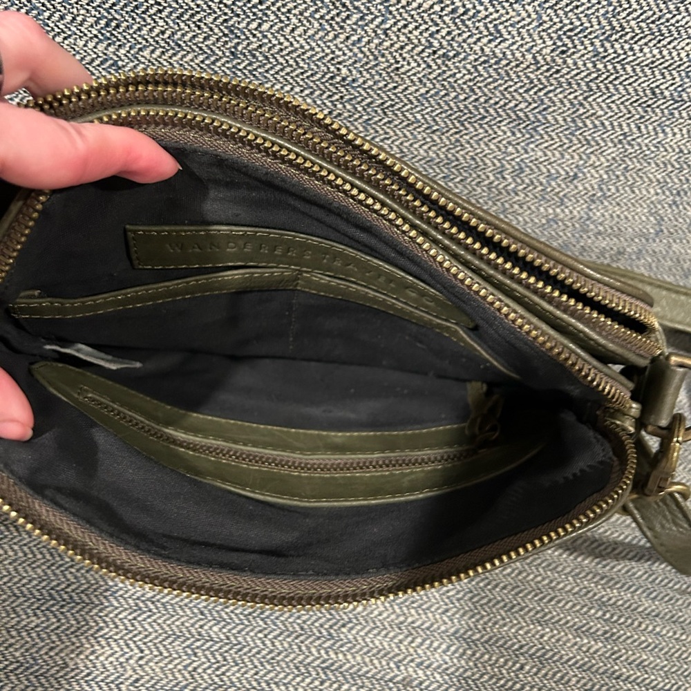 Wanderers Travel Co The Venetian Passport bag in olive color - Picture 3 of 7